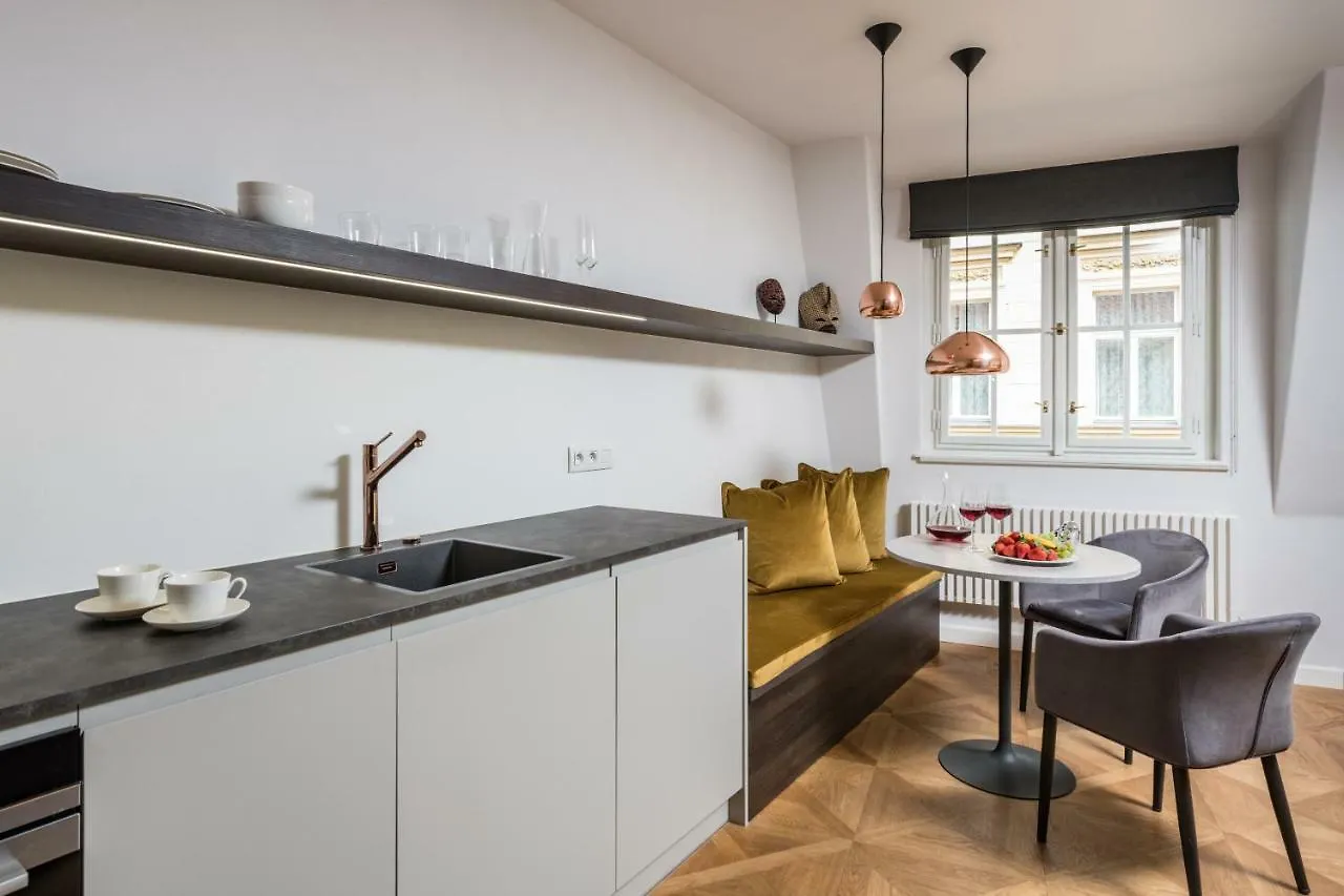 Exclusive Old Town Residence Near Charles Bridge プラハ アパート